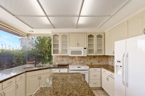 64 Pebble Beach Dr, Rancho Mirage CA  92270-1608 exterior