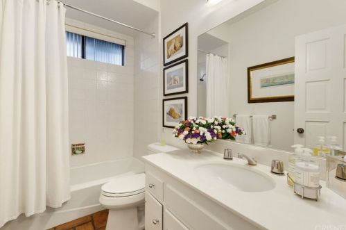 5242 Amestoy Ave, Van Nuys CA 91406-2112 exterior