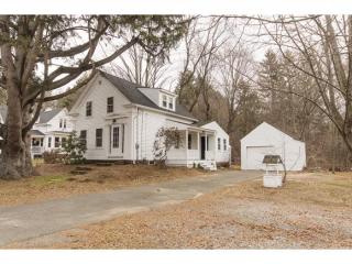 11 Elm St, Plaistow, NH 03865-2206