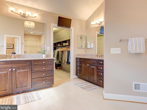 20500 Stone Fox Ct, Leesburg VA 20175-7223 exterior