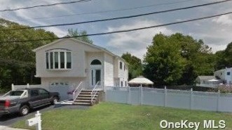 27 Brandy Ave, Holbrook, NY 11741-2315