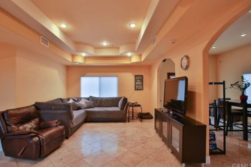 8816 Elston Ave, Downey CA  90240-2225 exterior