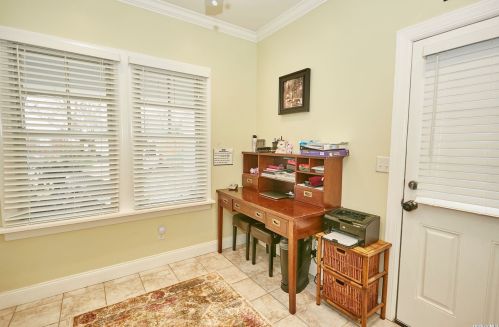 18 Pinewood Ln, New Hyde Park NY  11040-3321 exterior