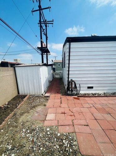 16601 Garfield Ave, Paramount CA  90723-5354 exterior