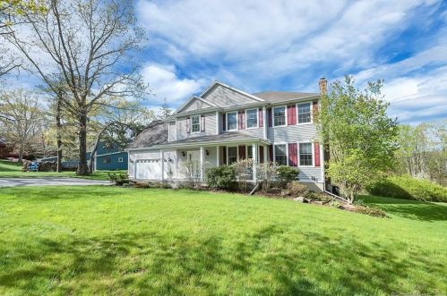 20 Laurel Hill Dr, Niantic, CT 06357-1506