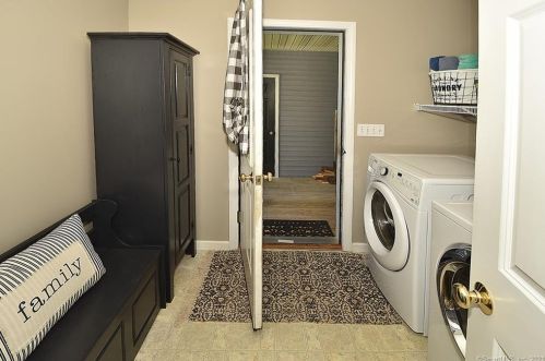 4 Lookout Lndg, Ellington CT  06029-2543 exterior