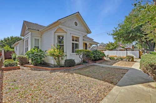 221 Olive St, Hollister, CA 95023-4860