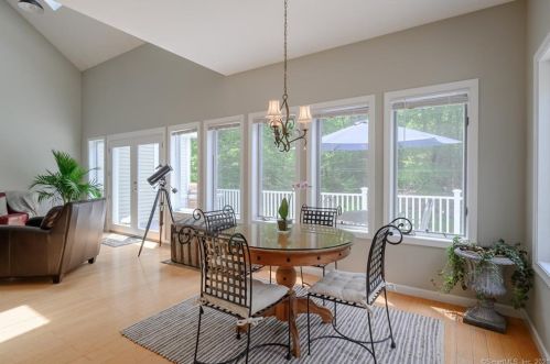 9 New Brg Rd, Brookfield Center CT  06804 exterior