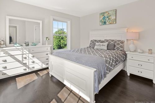 39 Clearview Dr, Brookfield Center CT  06804-1407 exterior