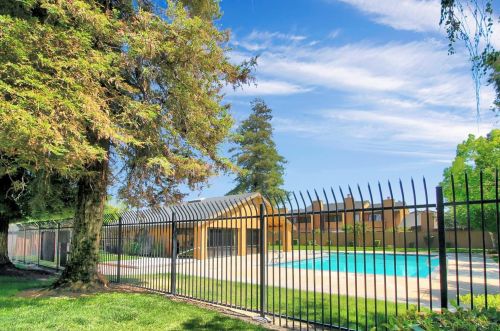 573 Lincoln Ave, Modesto CA  95354-2045 exterior