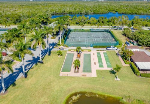 1510 Mainsail Dr, Naples FL  34114-8827 exterior