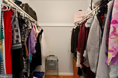 9514 Wallingford Dr, Springfield VA 22015-1738 exterior