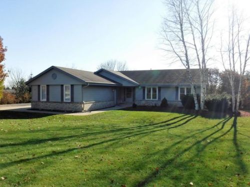 2031 Hummingbird Dr, Jackson, WI 53037-9239