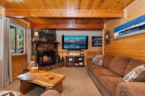 998 F Ln, Big Bear City, CA 92314-9686