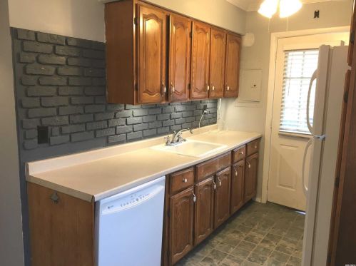 24 Gate, Copiague, NY 11726-3214