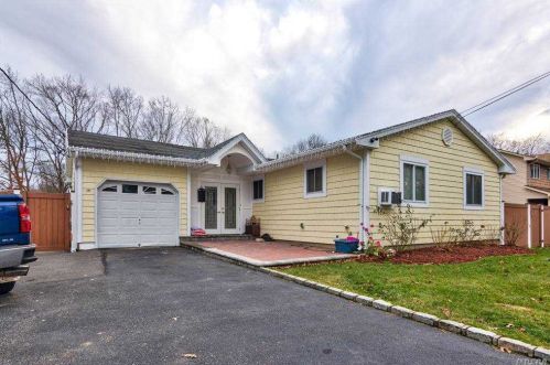1350 Spur Dr, Islip Manor NY  11751-1119 exterior