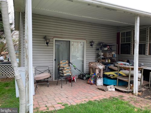 1002 Redwood Dr, Breinigsville PA  18031-1627 exterior