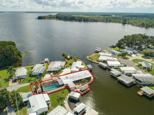 1322 Basin St, Tavares, FL 32778-4004