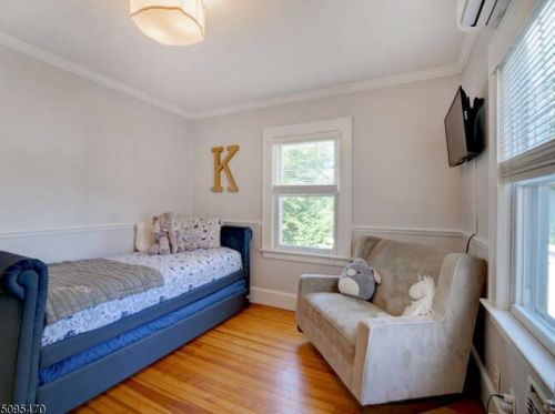 382 Grove St, Montclair, NJ 07043-1718