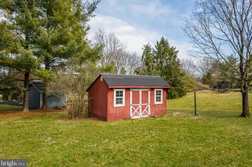 1209 Knollbrook Dr, Lansdale PA 19446-5117 exterior