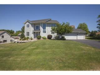 3301 Rolling Hills Dr, Saint Paul, MN 55121-2348