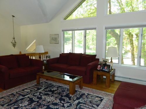 231 Briarwood Dr, Somers Town NY  10589-1810 exterior