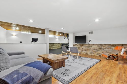 4101 Lk Dr, Milwaukee WI 53211-1720 exterior