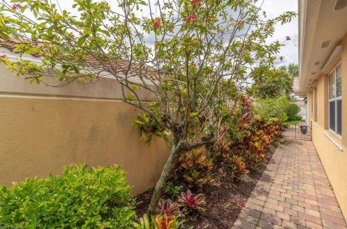 7515 Firenze Ln, Naples, FL 34114-2659