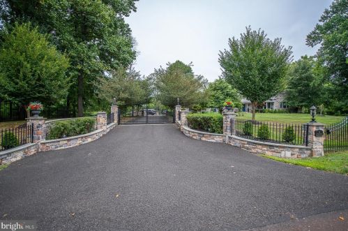 4 Stevens Ct, Miquon, PA 19444-1748