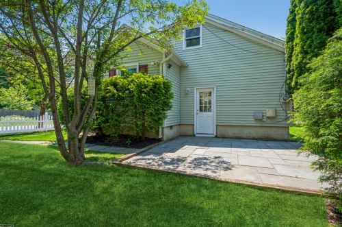19 Dayton Cres, Bernardsville NJ  07924-2742 exterior