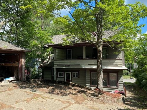 694 Chestnut St, Meadville PA  16335-2304 exterior