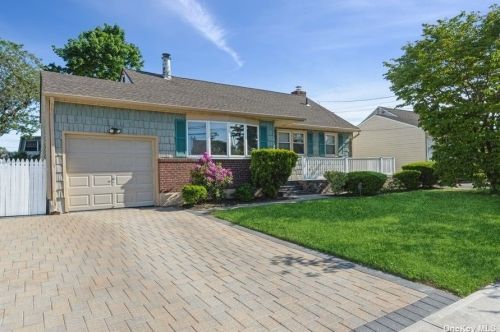 104 Bedell St, Babylon, NY 11704-5008