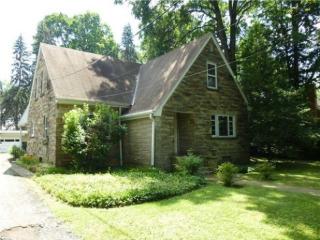 318 Shields Ln, Sewickley, PA 15143-1036