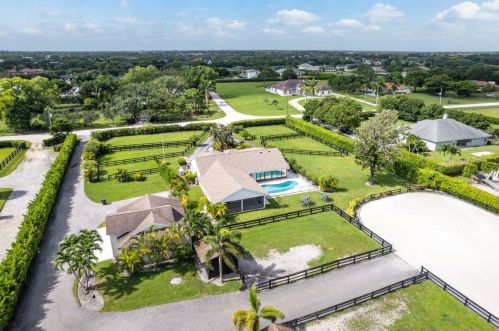 2904 Appaloosa Trl, West Palm Beach FL  33414-7639 exterior