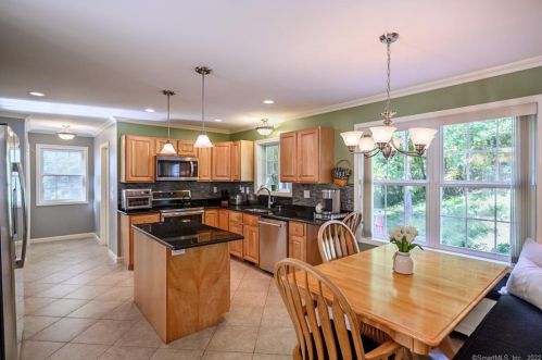 89 Berkshire Rd, Sandy Hook CT 06482-1425 exterior