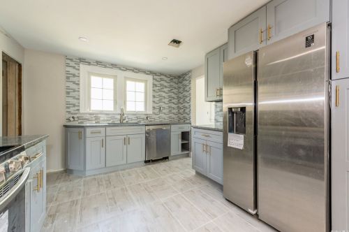 200 1st Ave, New Hyde Park NY  11040-4809 exterior