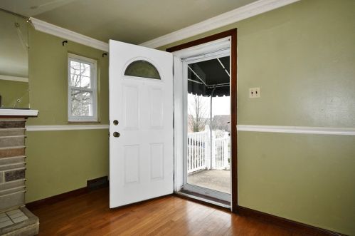 128 Sunny Dr, Pittsburgh, PA 15236-2655