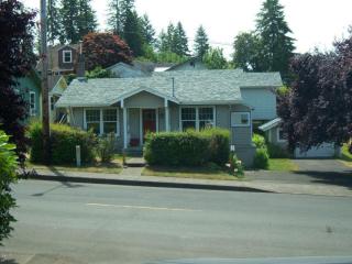 331 1st St, Toledo, OR 97391-1402