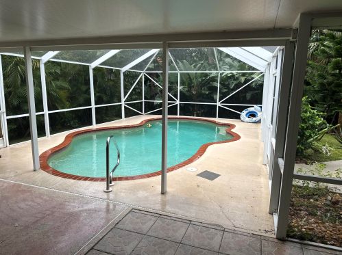 1018 Abingdon Ave, Fort Pierce, FL 34953-2803
