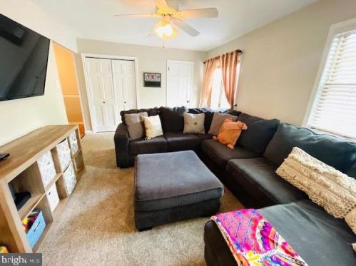 568 Pioneer Cir, Harleysville PA  19438-1727 exterior