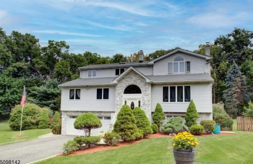 47 Olive Ln, Skyline Lakes, NJ 07456-2608