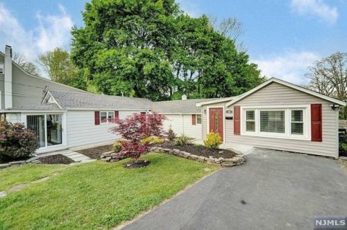 20 Highland Ave, West Milford NJ  07480-3855 exterior