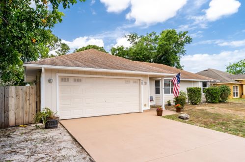 987 Fenway Rd, Fort Pierce, FL 34953-2302