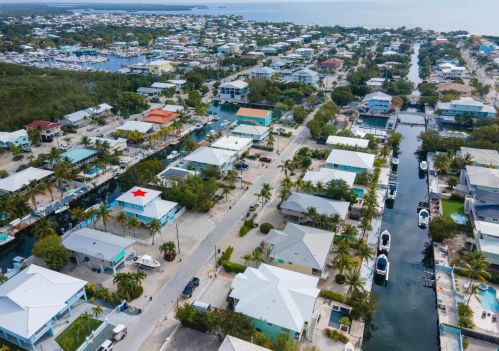 16 Corrine Pl, Key Largo FL 33037-4203 exterior