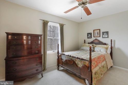 5550 Wide Oak Ct, Woodbridge VA  22192-6036 exterior