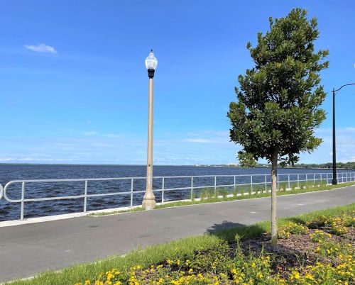 438 Palm Dr, Sanford FL  32771-9502 exterior