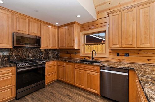 305 North Shore Dr, Big Bear City CA  92314-9792 exterior