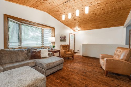 1209 Thomas St, Manitowoc, WI 54220-2250