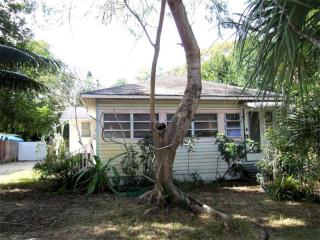 1102 17th St, Bradenton, FL 34205-5325