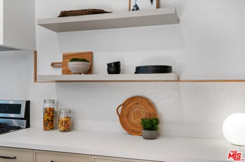 4257 Sepulveda Blvd, Van Nuys CA  91403-3802 exterior